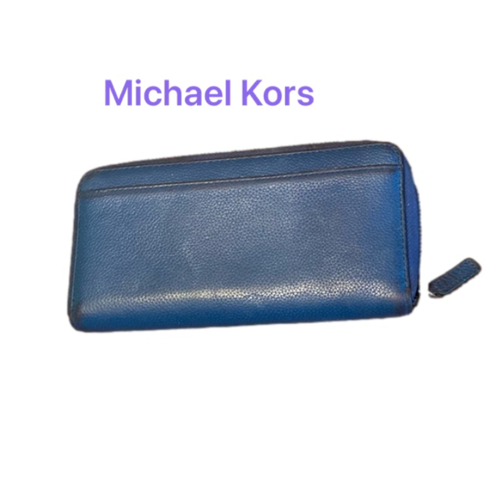 💥Michael Kors Pebbled Leather Zip Around Wallet💥